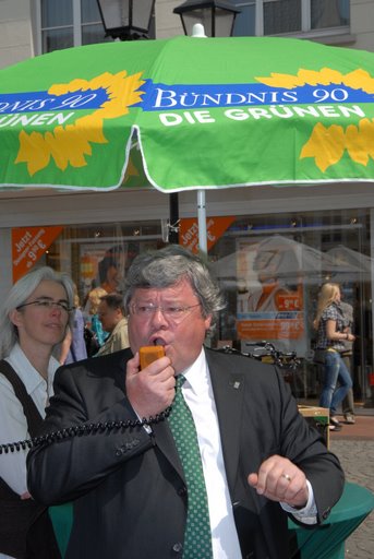 Bütikofer auf dem Altmarkt in Moers