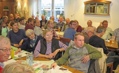 Mehr als 70 Besucher diskutierten bei Overk&auml;mping &uuml;ber Probleme der Landwirtschaft. Foto: Helmut Scheffler