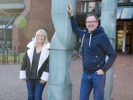 Ulrike Trick und Hubert Kück vor dem Kreishaus Wesel